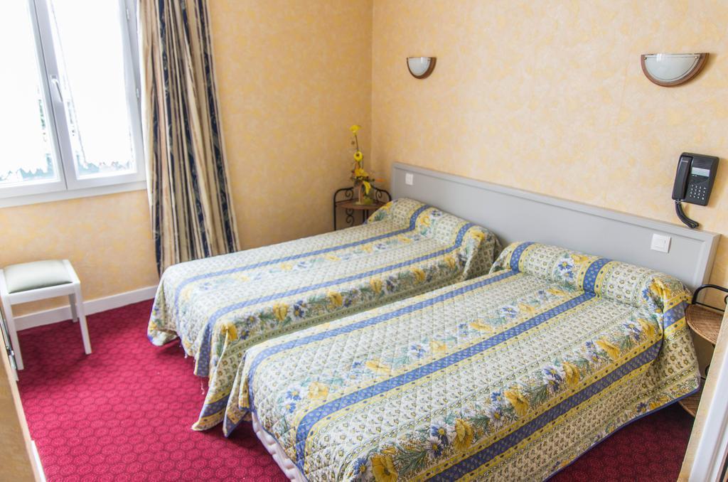 Hotel De La Gare Dol-de-Bretagne Zewnętrze zdjęcie
