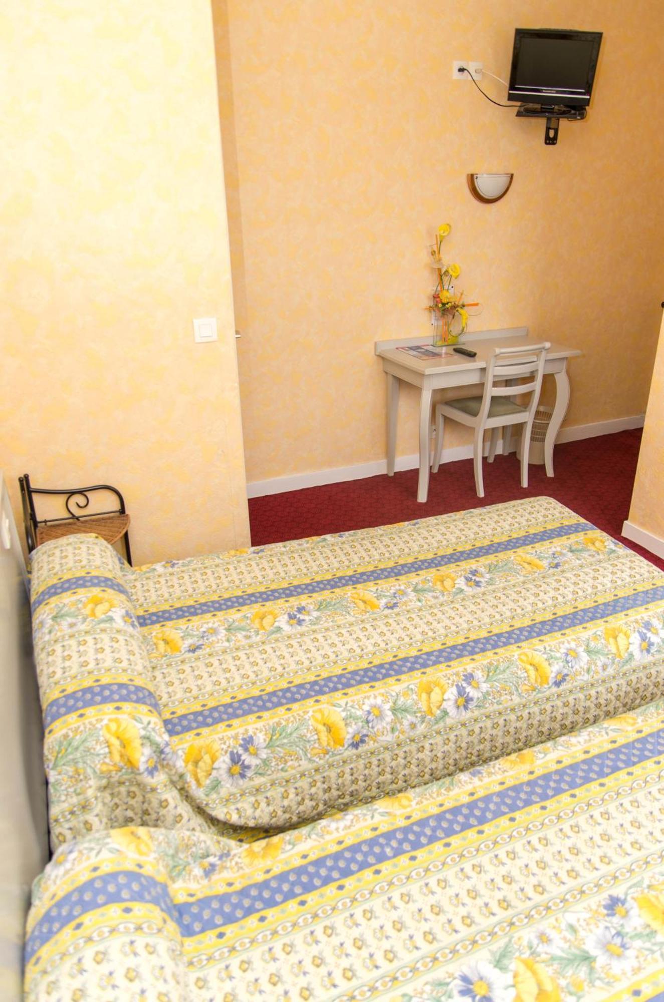 Hotel De La Gare Dol-de-Bretagne Zewnętrze zdjęcie