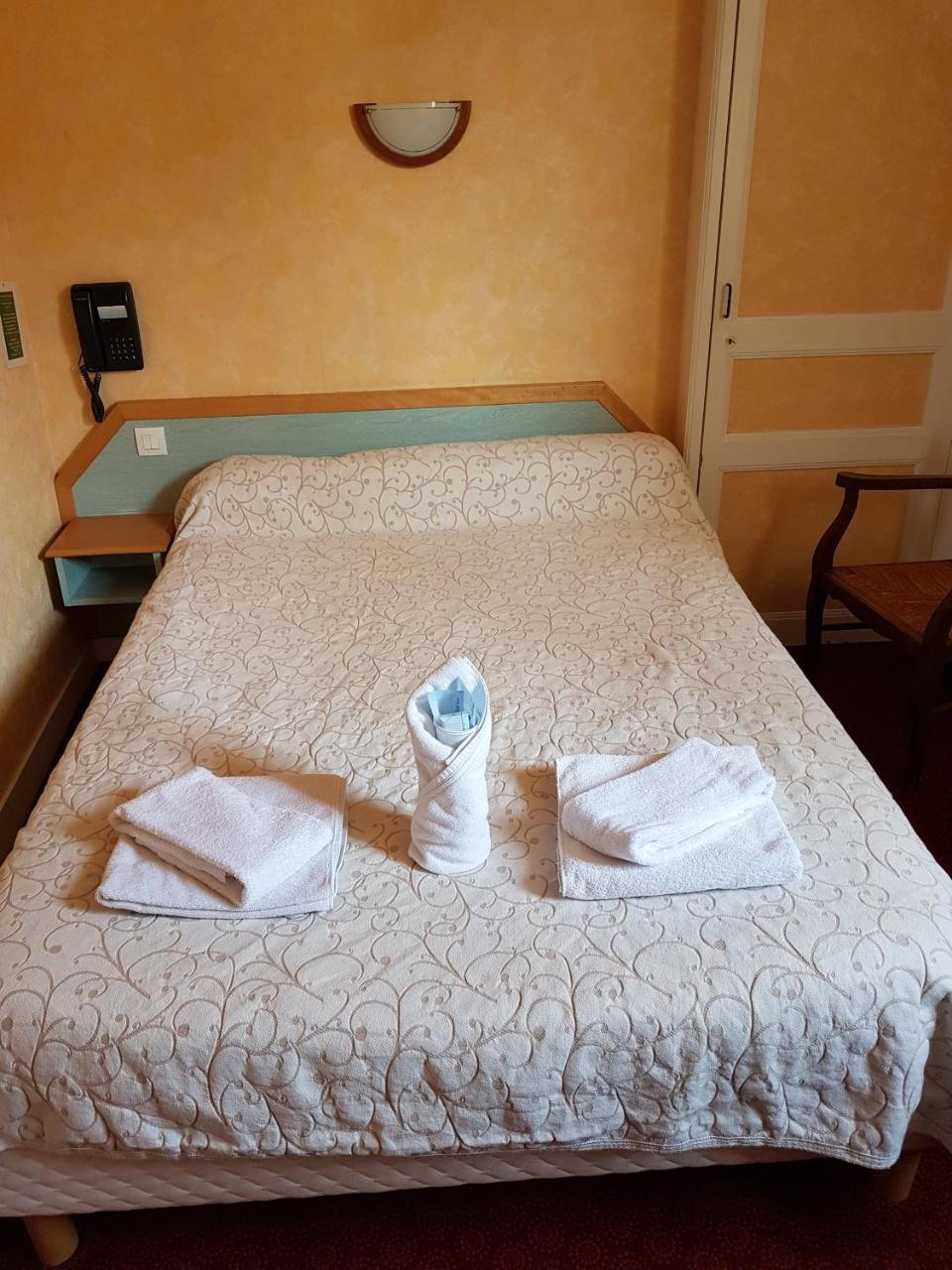 Hotel De La Gare Dol-de-Bretagne Zewnętrze zdjęcie