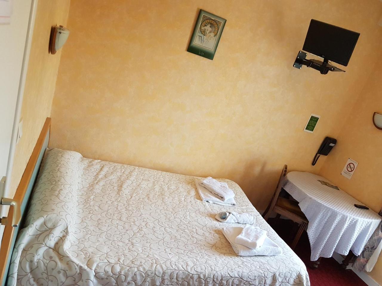 Hotel De La Gare Dol-de-Bretagne Zewnętrze zdjęcie